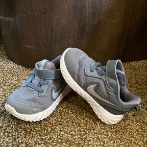 Toddler tennis shoes